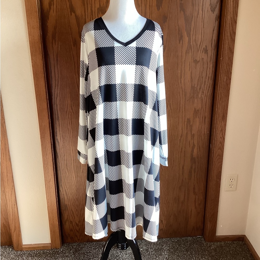 LuLaRoe Emily XL long sleeve black and white dress